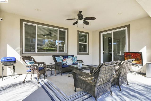 847 Dunmore St, Oakley CA: https://media.crmls.org/mediaz/85ad9237-955a-4164-baf2-d04fe44e4442.jpg