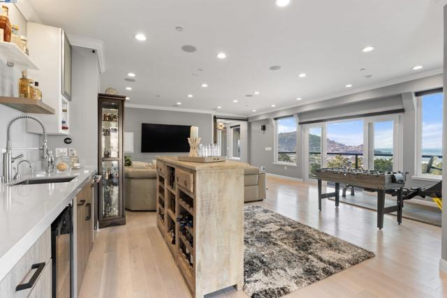 674 Corona Dr, Pacifica CA: https://media.crmls.org/mediaz/85adaa3f-c2be-4c9f-9a4d-edfc6f8e2241.jpg