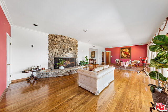 Image 3 of 39 For 821 Glenmere Way