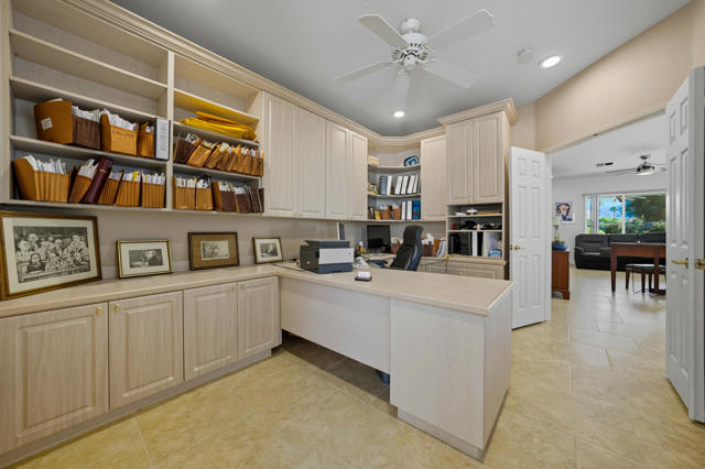 78390 Sterling Lane, Palm Desert CA: https://media.crmls.org/mediaz/85aef35f-9094-40d4-b10b-06a9b1398905.jpg