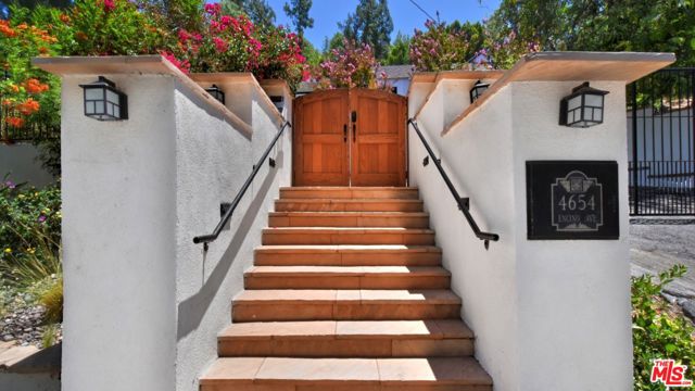 4654 Encino Avenue photo 2