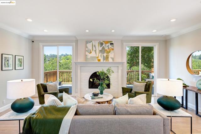 2 Cavendish Ln, Piedmont CA: https://media.crmls.org/mediaz/85afe042-51b3-4207-958a-699454c36434.jpg
