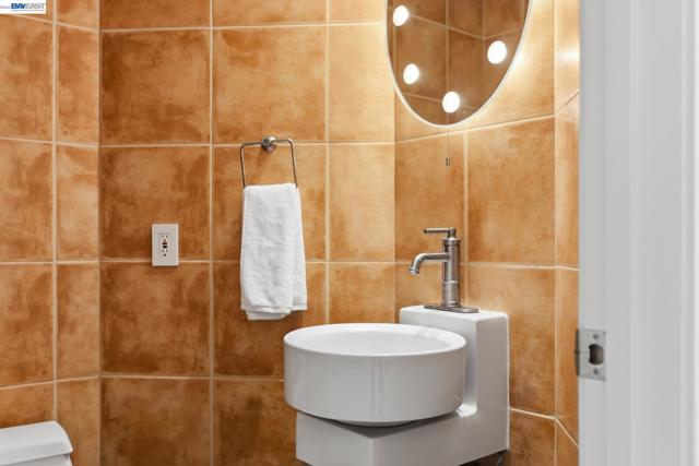 906 Vista Pointe Dr, San Ramon CA: https://media.crmls.org/mediaz/85aff84b-08c4-434f-b19b-9372c371c776.jpg