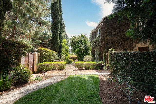 1757 Gardner Street, Los Angeles, California 90046, 4 Bedrooms Bedrooms, ,3 BathroomsBathrooms,Single Family Residence,For Sale,Gardner,24433187