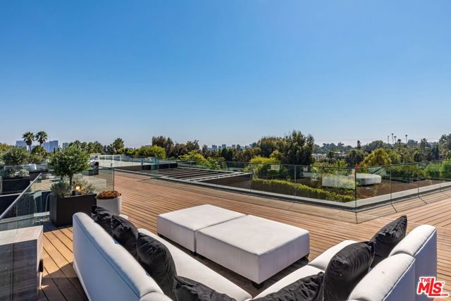 Drew Fenton | 615 N Faring Road Los Angeles CA | MLS: 6836432