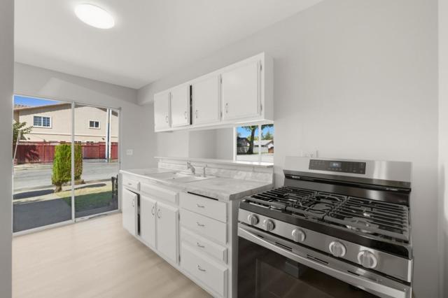 190 Ronan Avenue, Gilroy CA: https://media.crmls.org/mediaz/85b1210e-5d21-4358-9f86-67ec7e06b701.jpg