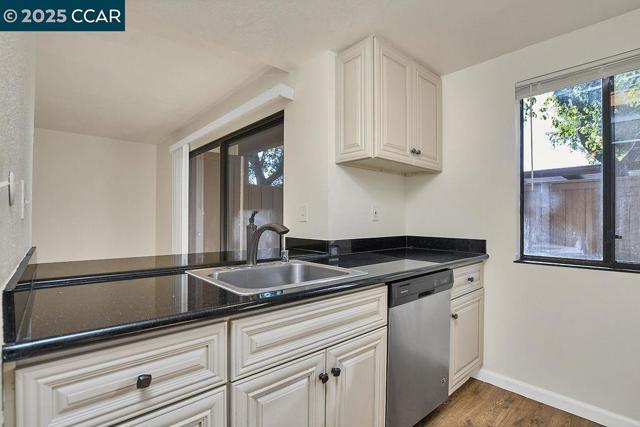 1701 Mahogany Way, Antioch CA: https://media.crmls.org/mediaz/85b133ba-a9c0-4a4e-984b-6ee7aab3de71.jpg
