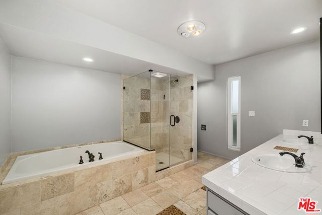 6616 Wooster Avenue, Los Angeles CA: https://media.crmls.org/mediaz/85b14a25-a192-44ee-80fe-2296aacf1e49.jpg