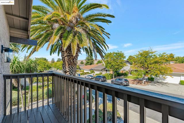 4414 Willow Glen Ct, Concord CA: https://media.crmls.org/mediaz/85b17606-a351-4ad5-a1ae-c31c7481baaa.jpg