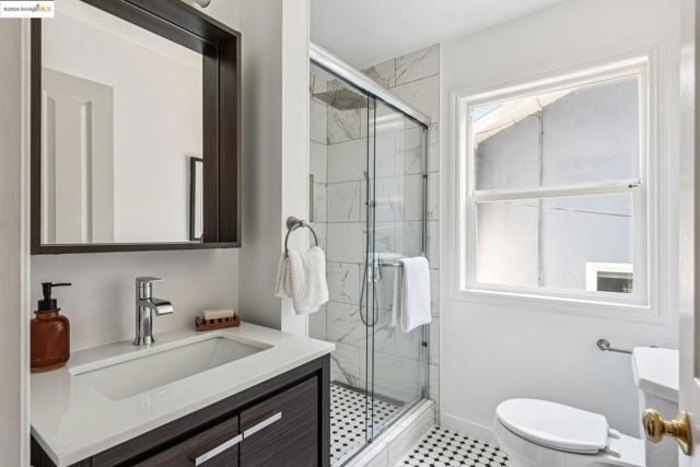 4479 Elinora Ave, Oakland CA: https://media.crmls.org/mediaz/85b1ac87-25d3-43fb-8a17-ebc2632fab75.jpg