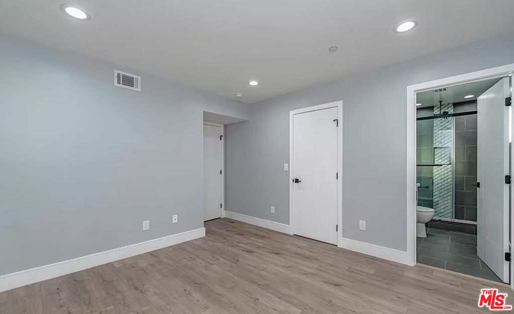 https://media.crmls.org/mediaz/85b1da8a-9790-4e29-9678-8dc9dc05361a.jpg?preset=X-Large