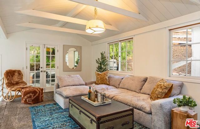5840 Round Meadow Road, Hidden Hills CA: https://media.crmls.org/mediaz/85b1dc73-3929-4fab-b5b7-d5a6b96ac2d7.jpg
