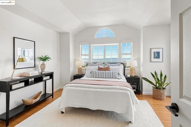 4353 Terrabella Way, Oakland CA: https://media.crmls.org/mediaz/85b23e7e-504e-4ff9-8bfa-5e560c8b1640.jpg