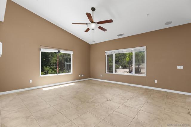 25151 Hereford Dr, Ramona CA: https://media.crmls.org/mediaz/85b24555-f1b4-4b19-8d1b-a96d4dfd0e2f.jpg