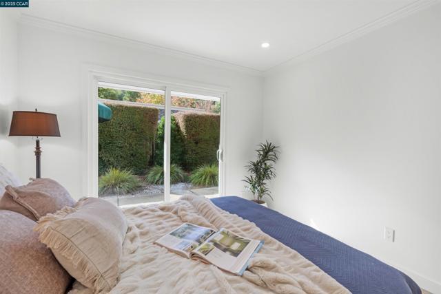 2933 Ptarmigan Dr, Walnut Creek CA: https://media.crmls.org/mediaz/85b2c7ef-c71e-43f0-b104-1b54e56c63fa.jpg