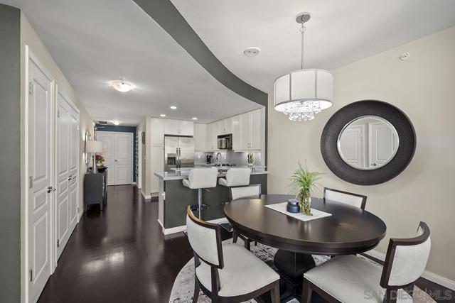 555 Front St, San Diego CA: https://media.crmls.org/mediaz/85b2e5b8-9690-45a2-9c2b-f9a42e172bcc.jpg