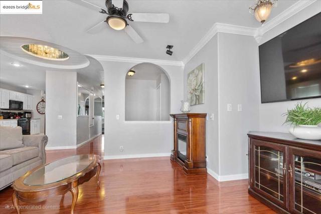 2362 Somerset Ave, Castro Valley CA: https://media.crmls.org/mediaz/85b386ff-2b2e-4eac-9805-4695ca2afc9d.jpg