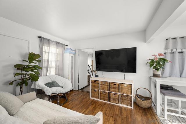849 851 Missouri St, San Diego CA: https://media.crmls.org/mediaz/85b3c7f4-439b-4341-8d09-f2c235b1649c.jpg