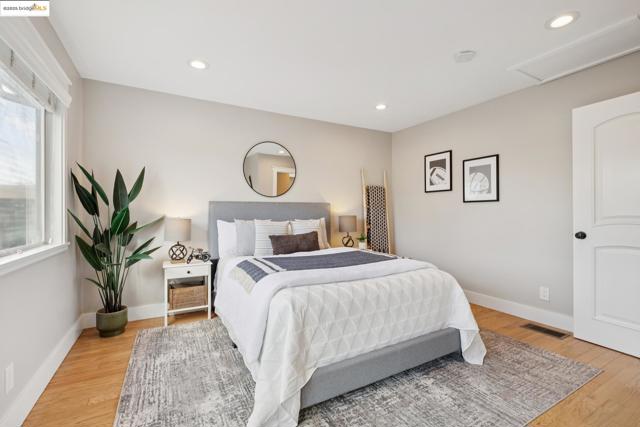 1417 Richmond St, El Cerrito CA: https://media.crmls.org/mediaz/85b3d135-5e89-4adf-9a05-181f5106ce1c.jpg