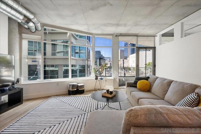 1080 Park Blvd, San Diego CA: https://media.crmls.org/mediaz/85b3f61c-be6f-46ef-a8ef-228cde0f06e5.jpg
