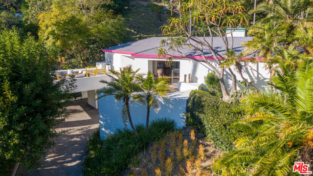 2034 Outpost Drive, Los Angeles CA: https://media.crmls.org/mediaz/85b411e9-e2b7-447d-8aa9-39c8b8e4b9bf.jpg