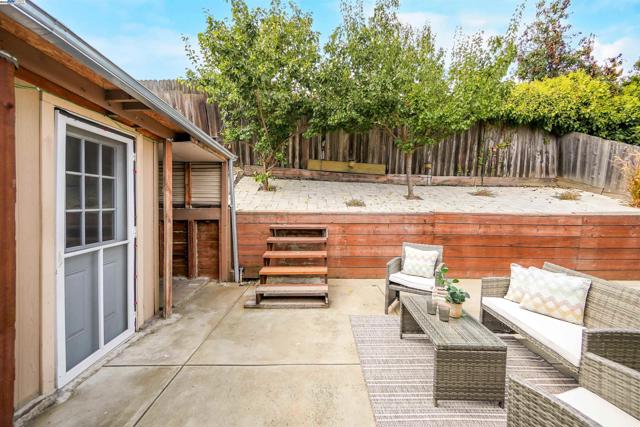 22633 Mossy Rock Drive, Hayward CA: https://media.crmls.org/mediaz/85b41f28-247e-4550-a503-41ea760b1cec.jpg