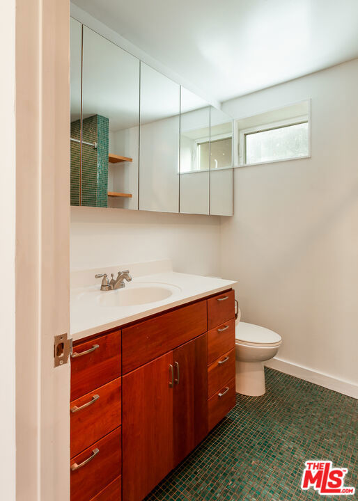 2108 Tavern Trail, Los Angeles CA: https://media.crmls.org/mediaz/85b458a8-cca6-4c9f-817b-394a45f4d247.jpg