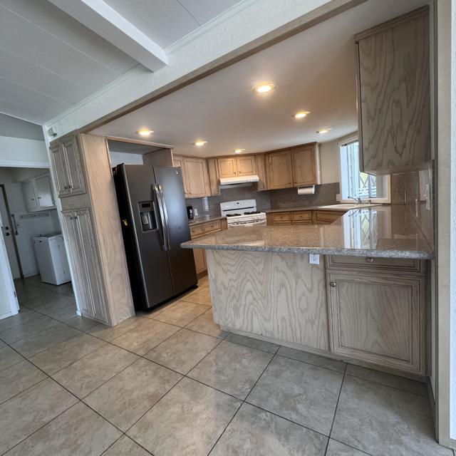 39880 Palm Greens Parkway, Palm Desert CA: https://media.crmls.org/mediaz/85b4ba2d-64ac-4766-a4f1-1a6eb2b28e18.jpg