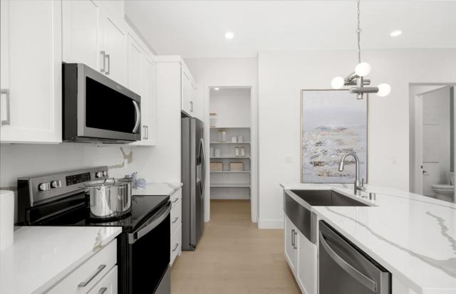 2305 Red Oak Court, San Mateo CA: https://media.crmls.org/mediaz/85b65c5f-33d6-4e7b-8b01-fdc071b4d800.jpg