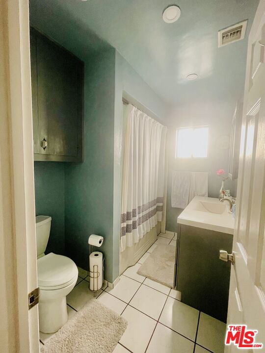 10704 Oro Vista Avenue, Sunland CA: https://media.crmls.org/mediaz/85b7a773-0977-4d23-8c1a-0e2d0fa3be32.jpg