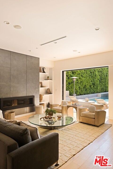 425 N Alfred Street, Los Angeles CA: https://media.crmls.org/mediaz/85b7c52e-dd3d-4f06-9d1c-cdc2a32430bf.jpg