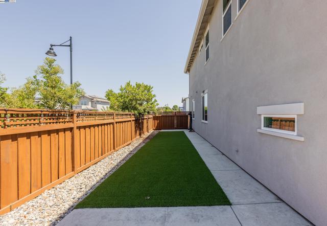 2306 Mozart avenue, Lathrop CA: https://media.crmls.org/mediaz/85b8d5a1-9010-446f-8bee-3167920bf319.jpg
