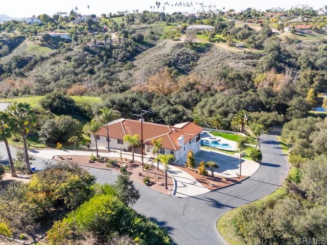 2230 Calle Dos Lomas, Fallbrook CA: https://media.crmls.org/mediaz/85b988c5-2490-4e9f-b98d-6ecc5e4c819a.jpg