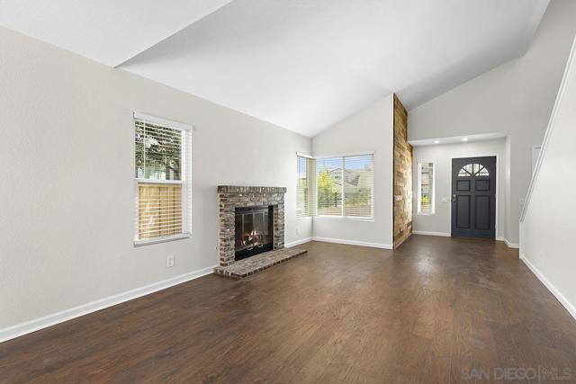 4041 Tynebourne Cir, San Diego CA: https://media.crmls.org/mediaz/85b99b44-e024-4f1f-89ee-8097fae92b6c.jpg