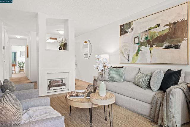 2730 Oak Rd, Walnut Creek CA: https://media.crmls.org/mediaz/85b9f05d-1888-426d-80b4-4029467f8d5b.jpg