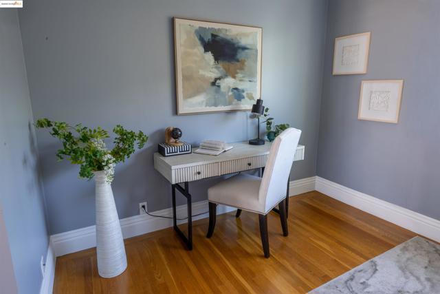 661 Peralta Ave Unit 3, San Francisco CA: https://media.crmls.org/mediaz/85ba306b-e06f-4ae7-ae64-c956a542609d.jpg