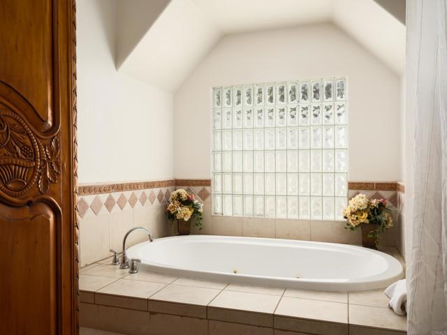 Detail Gallery Image 19 of 46 For 20780 Fortuna Del Norte, Escondido,  CA 92029 - 8 Beds | 6 Baths