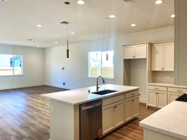 2161 Gentle Rain Drive, Roseville CA: https://media.crmls.org/mediaz/85ba8aff-b35c-4def-9336-d1585cdfedec.jpg