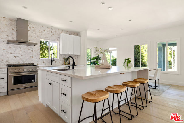 4308 Victoria Park Drive, Los Angeles CA: https://media.crmls.org/mediaz/85babbe2-765a-4891-a2ec-cd4d1dd73936.jpg