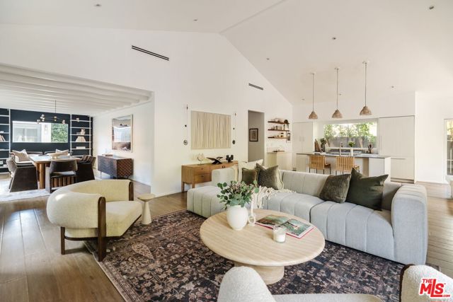 4128 Baywood Street, Los Angeles CA: https://media.crmls.org/mediaz/85bb0480-0d7e-4852-b3bc-4a31aa75edd7.jpg