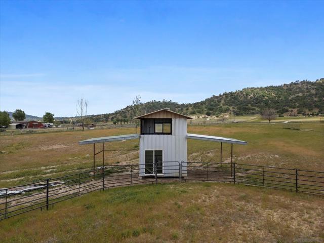 20256 Sasia RD, Tehachapi CA: https://media.crmls.org/mediaz/85bbc0b7-eb58-45d5-b847-d89ee6bb515a.jpg