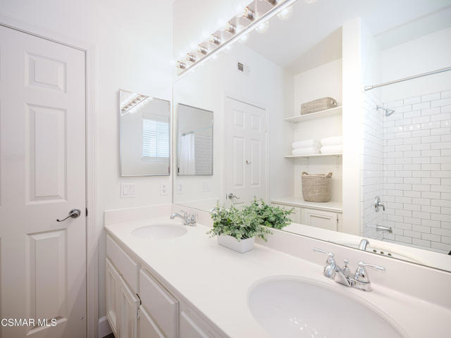 3185 Clarita Court, Thousand Oaks CA: https://media.crmls.org/mediaz/85bd1510-a290-4152-9b48-823913187f6a.jpg