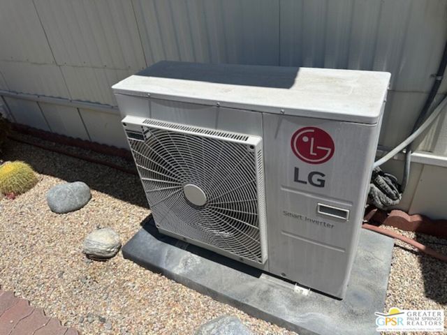 2 Harrison Street, Cathedral City CA: https://media.crmls.org/mediaz/85bd4dca-8170-4738-8891-e95e6a55940d.jpg