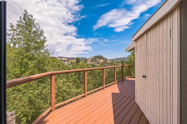 723 Redwood Rd, San Anselmo CA: https://media.crmls.org/mediaz/85bda69d-90a8-4a5b-87c7-8cafc779d353.jpg