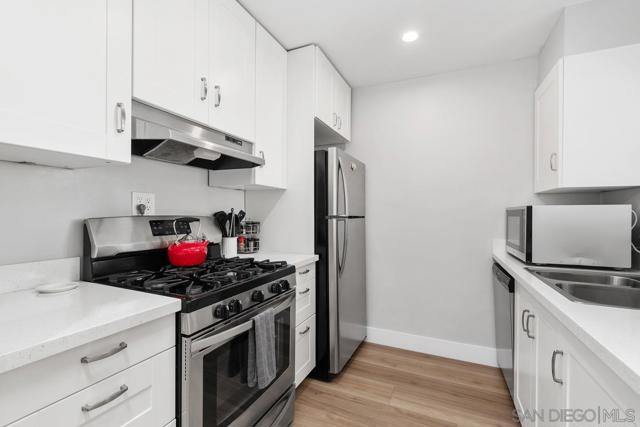 850 856 Olive Avenue, Coronado CA: https://media.crmls.org/mediaz/85bde9cd-bfc4-4632-a6d2-57f2bb9f79fc.jpg