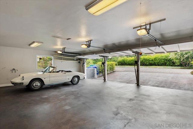 2205 Locust St, San Diego CA: https://media.crmls.org/mediaz/85befdae-8bbb-4fd6-b7e7-ae799f74e72a.jpg