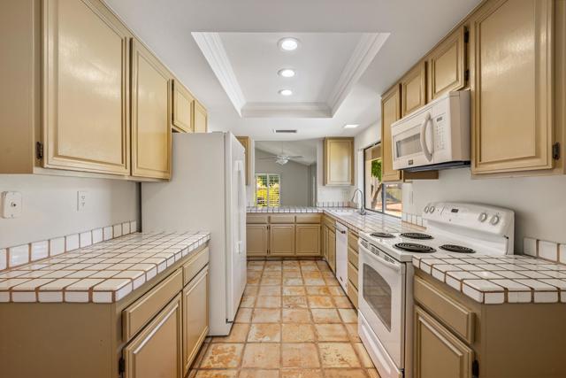 72499 Sandstone Lane, Palm Desert CA: https://media.crmls.org/mediaz/85bfa522-09ed-4437-8413-53a96d3c8bbb.jpg