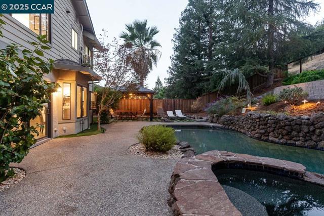 311 Valley High Dr, Pleasant Hill CA: https://media.crmls.org/mediaz/85bfd282-a9ce-4743-acdb-9131d645f206.jpg