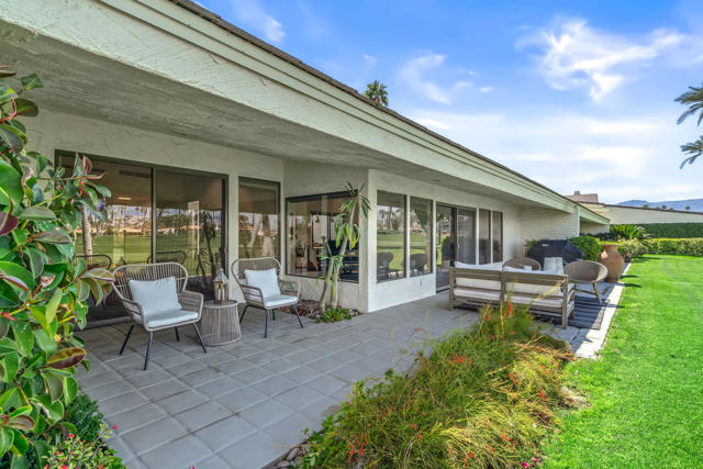 44841 Desert Horizons Drive, Indian Wells CA: https://media.crmls.org/mediaz/85c00369-0fd5-4e05-808e-739aae54477f.jpg