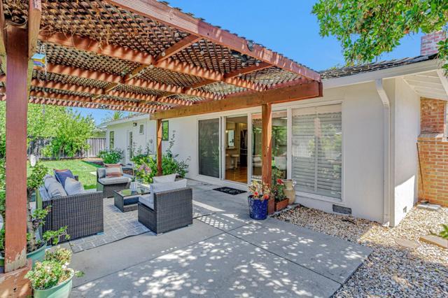 1425 Franchere Place, Sunnyvale CA: https://media.crmls.org/mediaz/85c0136f-09eb-450b-9f31-ff6fb61daef3.jpg